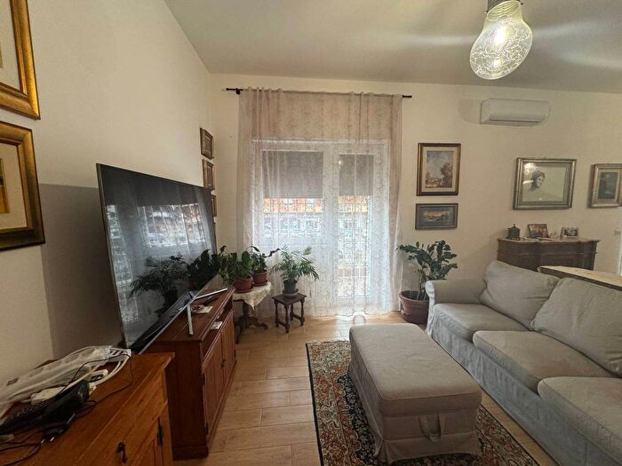 Appartamento trilocale in affitto in Via Azone, Aurelio Val Cannuta, Roma