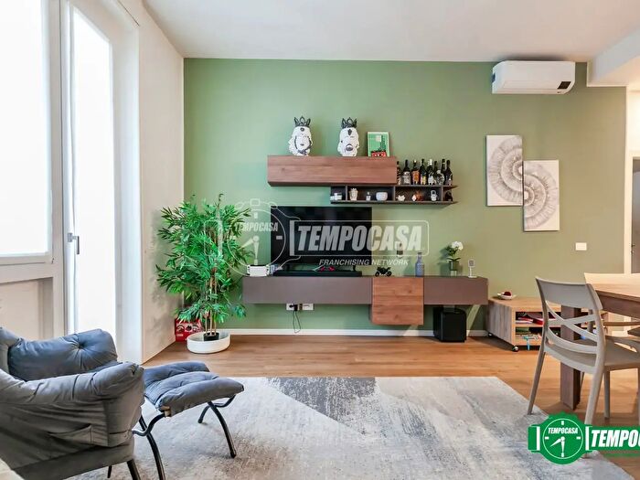 Appartamento trilocale in affitto in Corso Genova, Milano
