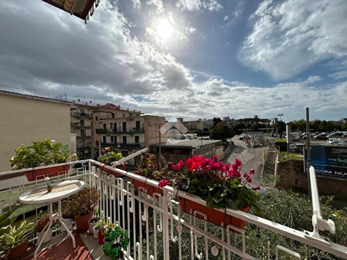 Appartamento quadrilocale in affitto in Viale Colli Aminei, Colli Aminei Capodimonte, Napoli