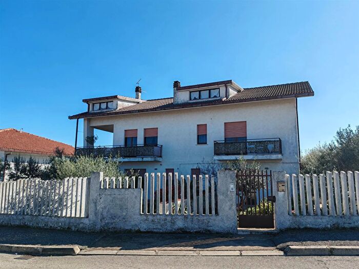 Casa con 18 locali in vendita in Poggiofiorito, Poggiofiorito