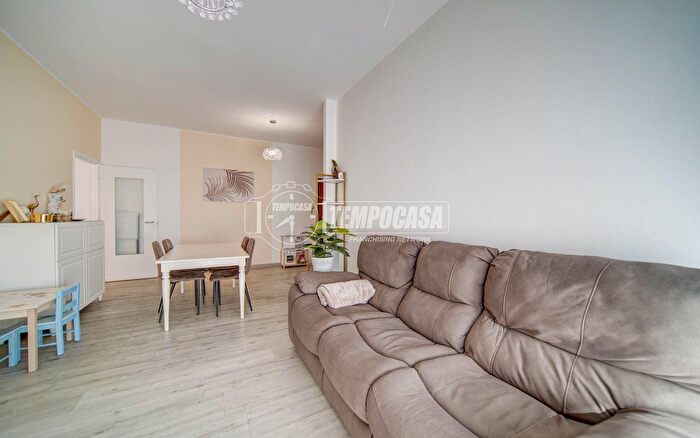 Appartamento trilocale in vendita in Via Borghi, Biandronno