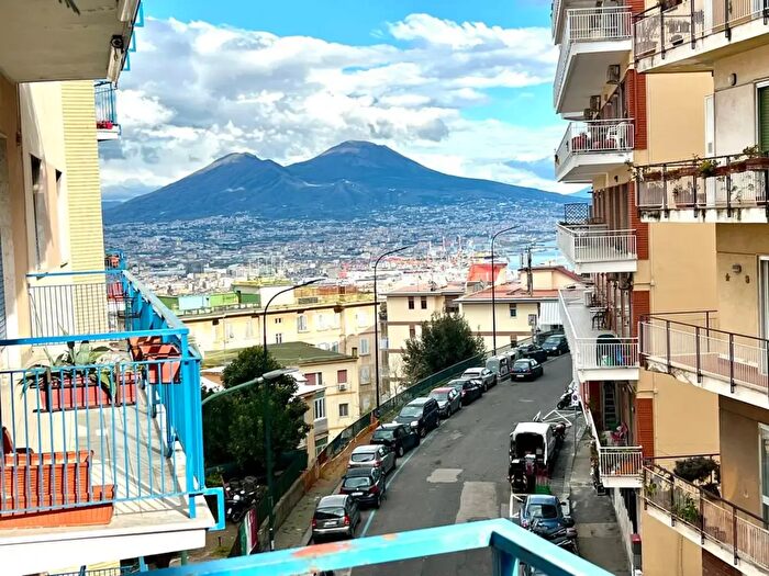 Appartamento con 7 locali in vendita in Viale Raffaello, Napoli