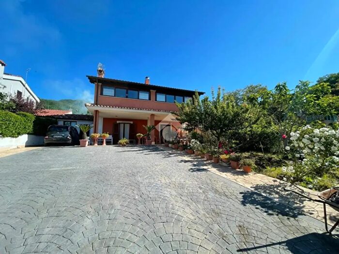 Appartamento quadrilocale in affitto in Via Monte Fumaiolo, Trevignano Romano