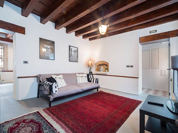 Appartamento bilocale in affitto in Campo Santo Stefano, San Marco, Venezia