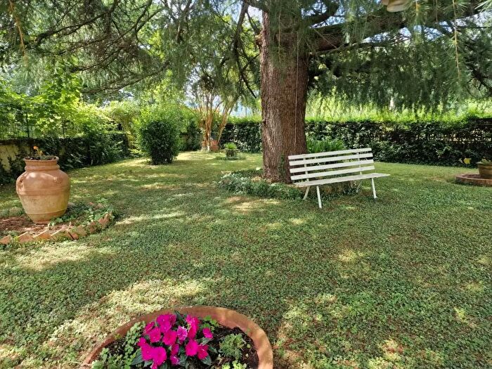 Casa con 10 locali in vendita in Lucca