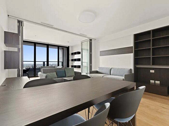 Appartamento monolocale in affitto in Viale Giorgio Ribotta, Roma