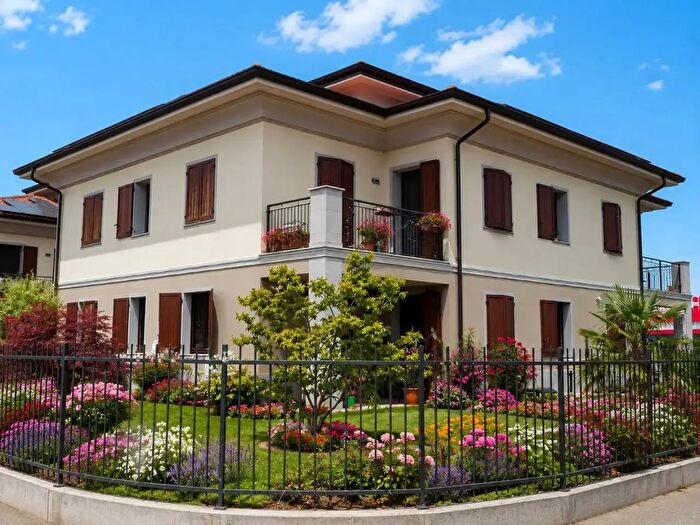 Appartamento trilocale in vendita in Via Marie Curie CM, Rivolta D'Adda