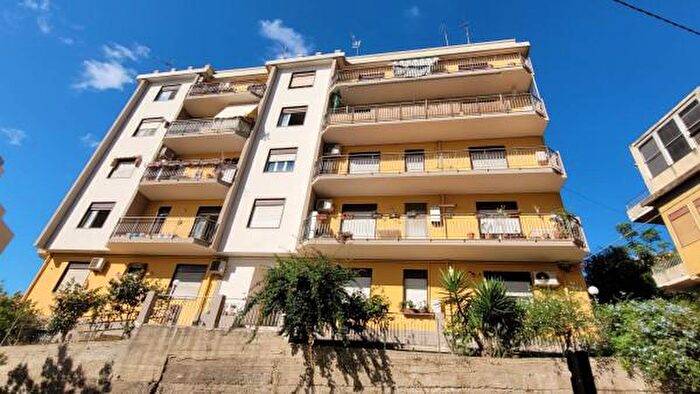 Appartamento quadrilocale in affitto in Salita Catena, Messina