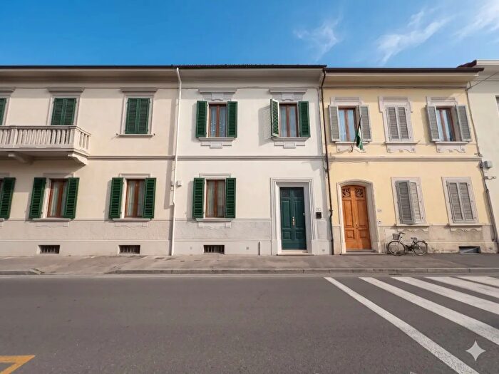 Casa con 5 locali in vendita in Via Renato Fucini, Empoli