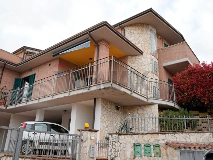 Appartamento trilocale in vendita in Via Giovanni Verita, Perugia