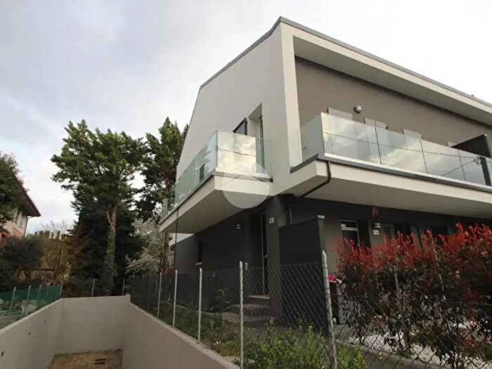 Appartamento trilocale in vendita in Via Panaro, Cesena