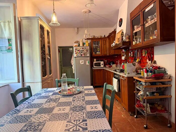 Appartamento con 5 locali in vendita in Livorno