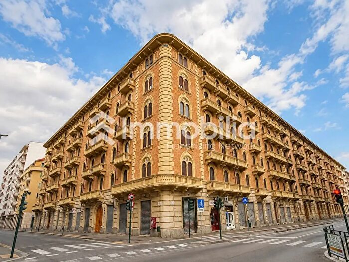 Appartamento trilocale in vendita in Via Paolo Braccini, Torino