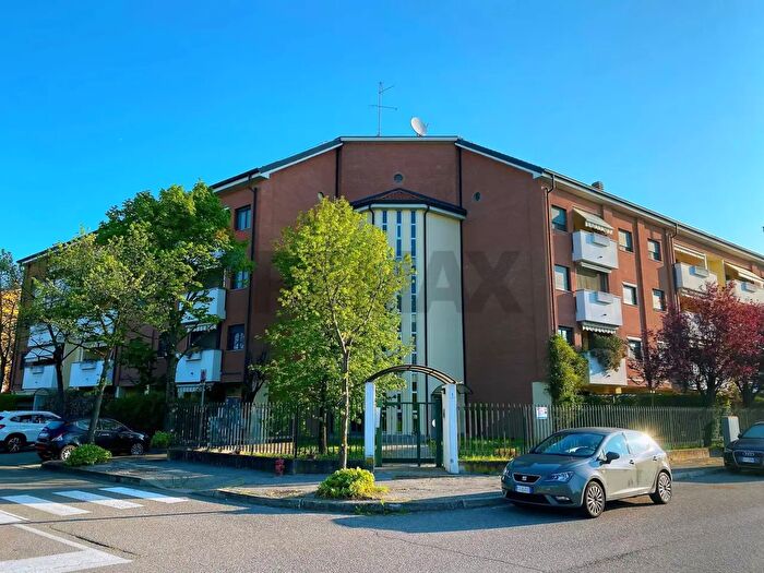 Appartamento trilocale in vendita in Via Moravia, Rho