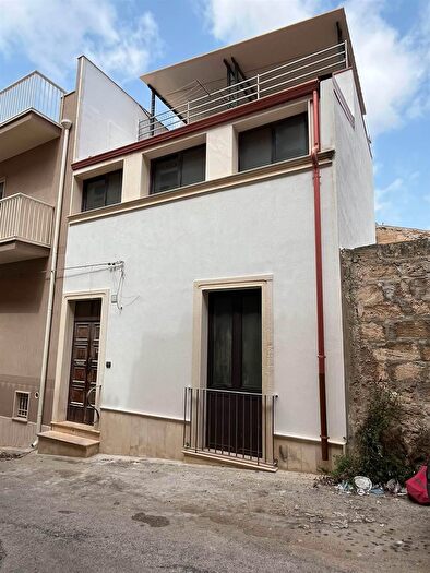 Casa trilocale in vendita in Via Corrado Ferrara, Pachino