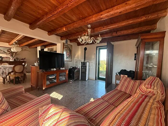 Casa con 8 locali in vendita in Rovigo