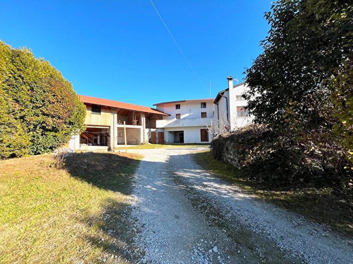 Casa con 5 locali in vendita in Zoppola