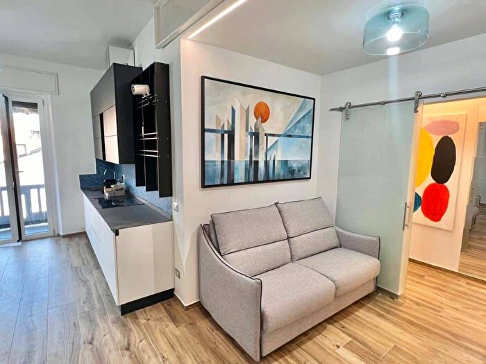 Appartamento bilocale in affitto in Viale Luigi Torelli, Farini, Milano