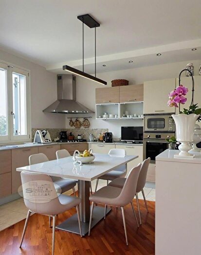 Appartamento con 7 locali in vendita in Formigine