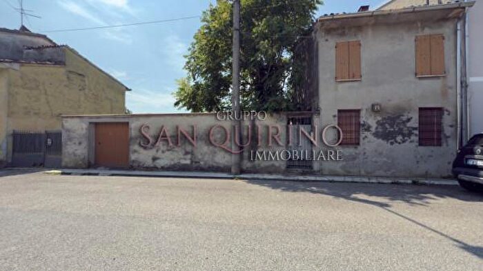 Casa trilocale in vendita in Vicolo Scutellaro, Viadana