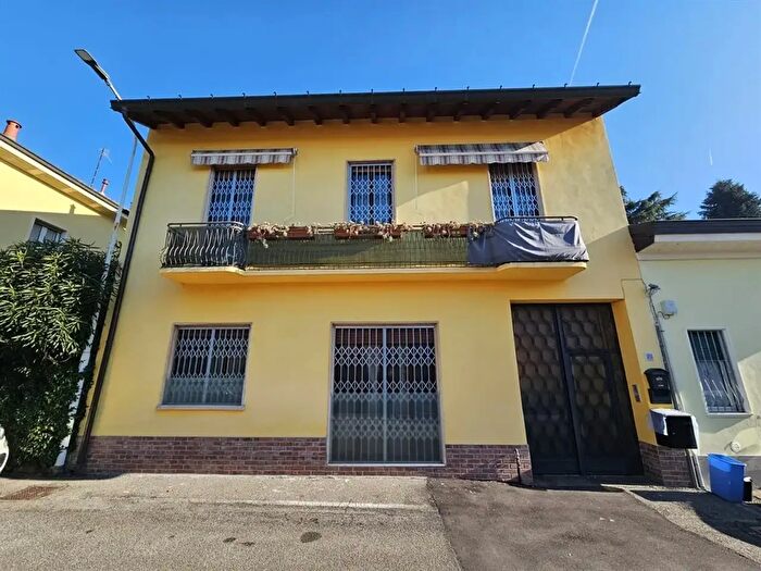Casa con 7 locali in vendita in Viale Piave, Seregno