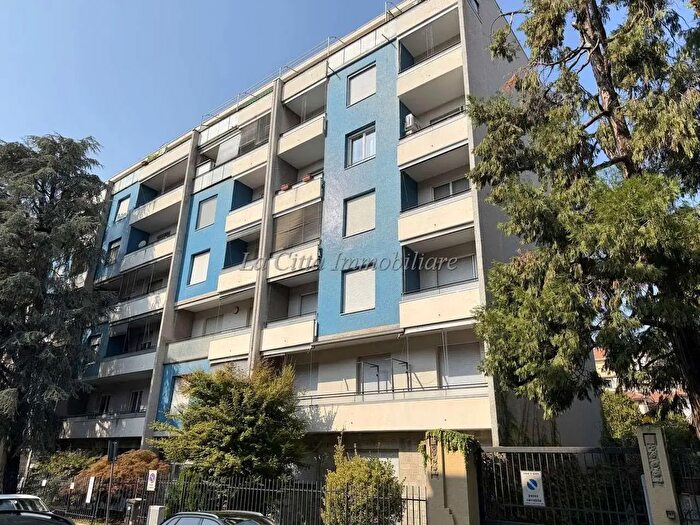 Appartamento trilocale in vendita in Via Cacciapiatti, Novara
