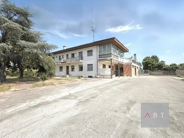 Casa con 5 locali in vendita in Loreggia