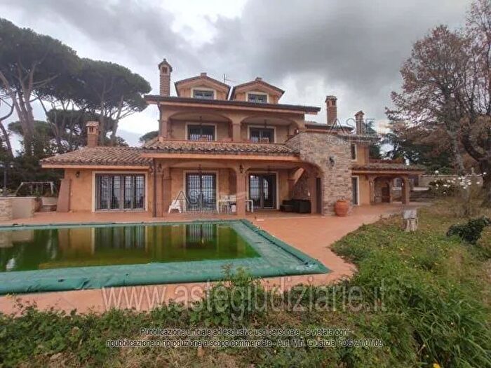 Casa con 19 locali in vendita in Via Bellavista, Grottaferrata