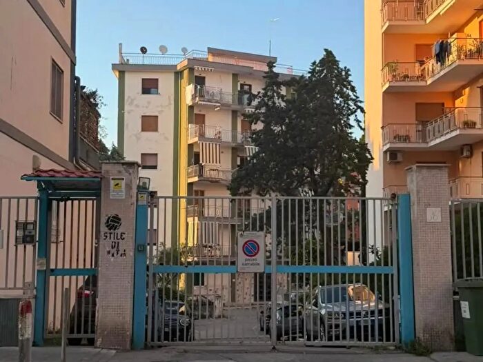 Appartamento trilocale in vendita in Via Caravelli, Torre Annunziata