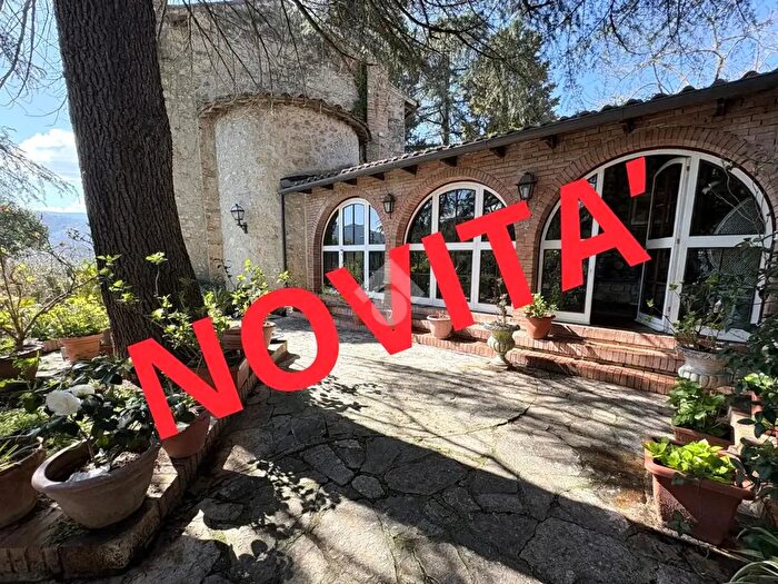 Casa con 8 locali in vendita in Str Santa Maria in Valle, Terni