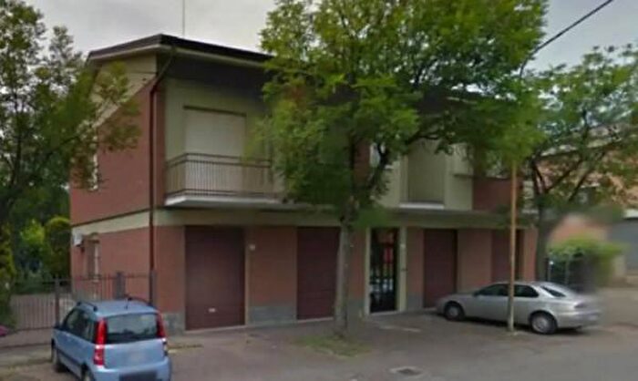 Casa con 6 locali in vendita in Via Inventori, Modena