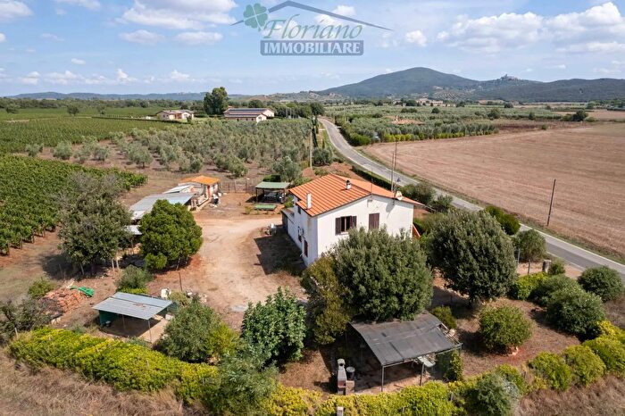 Casa con 8 locali in vendita in Strada Valmarina, Capalbio