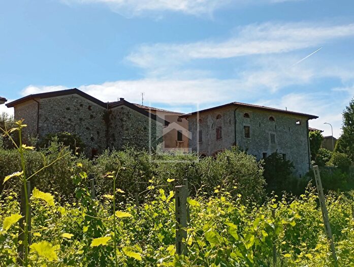 Casa con 10 locali in vendita in Via San Vincenzo, Puegnago Sul Garda