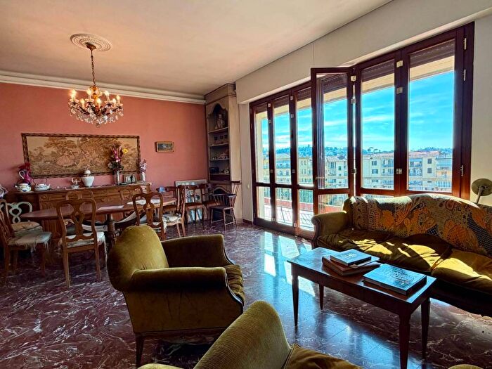 Casa con 6 locali in vendita in Lungarno Cristoforo Colombo, Alberti Bellariva, Firenze