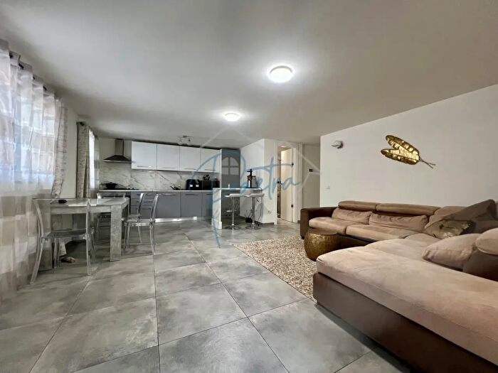 Appartamento trilocale in affitto in Massa