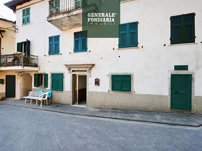 Appartamento con 6 locali in vendita in Calice Al Cornoviglio