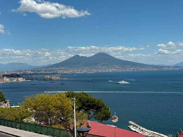 Appartamento con 6 locali in affitto in Via Catullo, Posillipo, Napoli