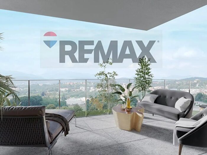 Appartamento trilocale in vendita in Via Roma Snc, Montano Lucino