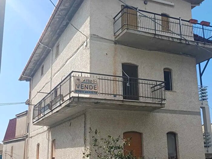 Appartamento trilocale in vendita in Strada S Snc, San Lucido