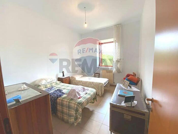 Casa con 9 locali in vendita in Scicli