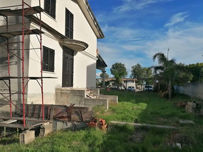 Casa con 8 locali in vendita in Via Domiziana, Castel Volturno