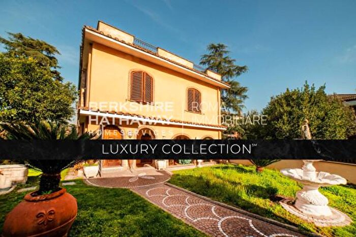 Casa con 6 locali in vendita in Via Appia Antica, Roma