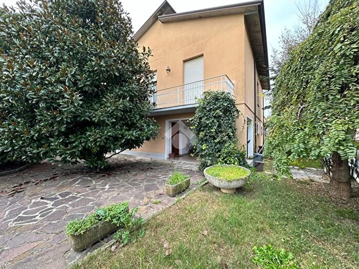 Casa con 5 locali in vendita in Via Legano, Castelnovo Di Sotto