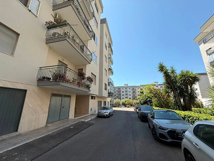 Appartamento con 5 locali in vendita in Via Santa Caterina, Massafra