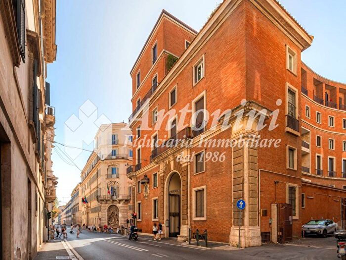 Appartamento con 6 locali in affitto in Via Settembre, Barberini, Roma
