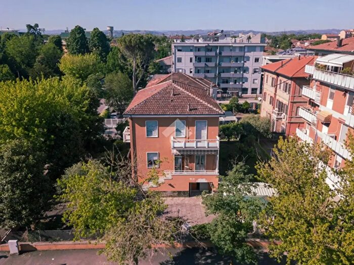 Casa con 5 locali in vendita in Viale a Gramsci, Forli