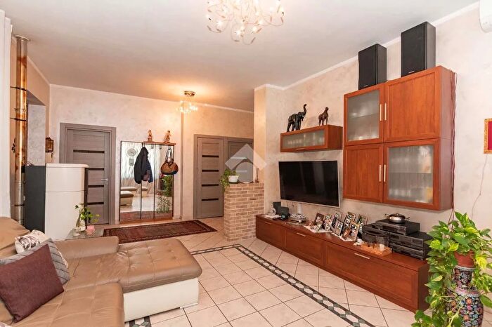 Casa con 8 locali in vendita in Via Alessandro Lamarmora, Cirie