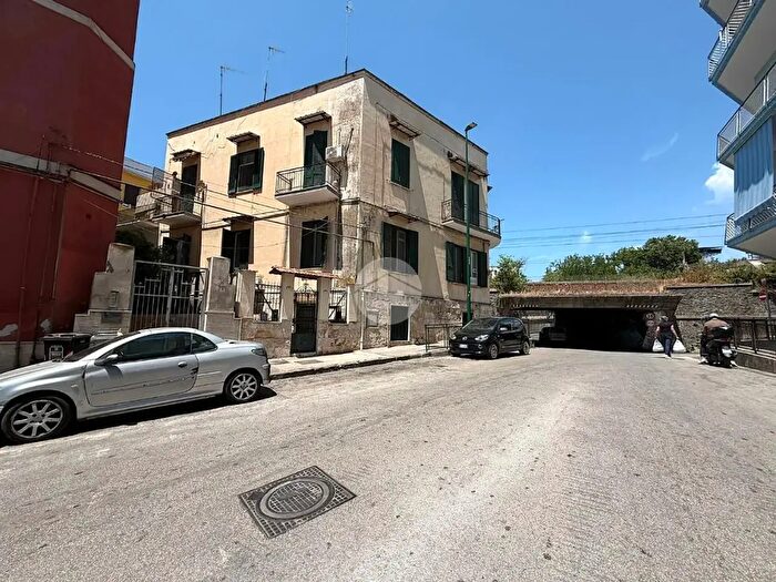 Appartamento bilocale in vendita in Via Lucio Silla, Napoli