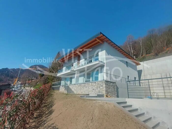 Appartamento trilocale in vendita in Via Antonio Maria Caraccioli Snc, Vercana