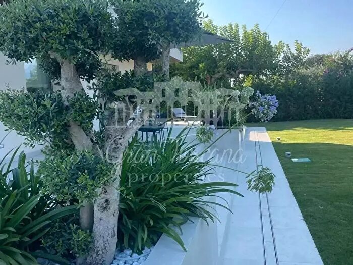 Casa con 7 locali in vendita in Forte Dei Marmi